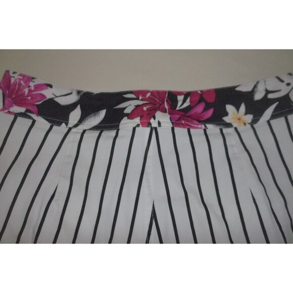 Chico's White w Black Stripes Floral Waist  Stretch Size 0.5  Small Capris Pants - Picture 6 of 7